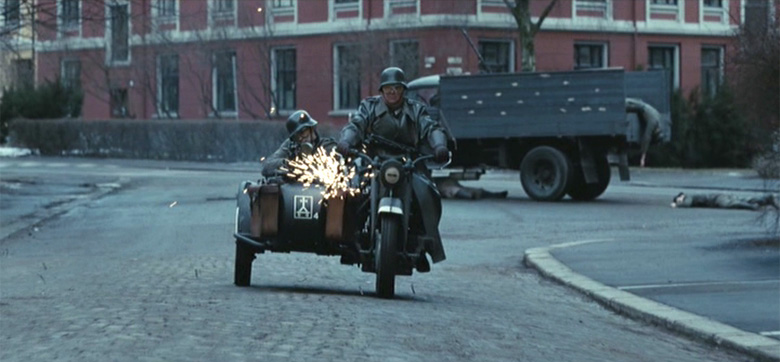 MaxManus__0004_Layer 16